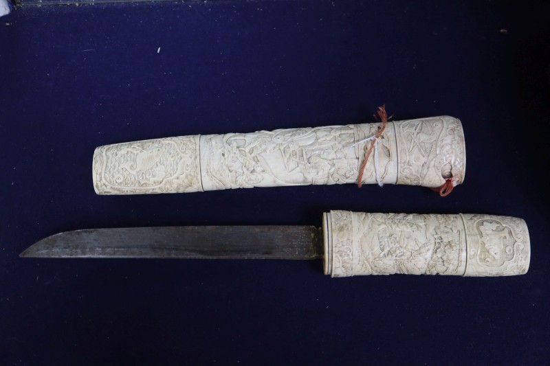 A Chinese Meiji period bone tanto